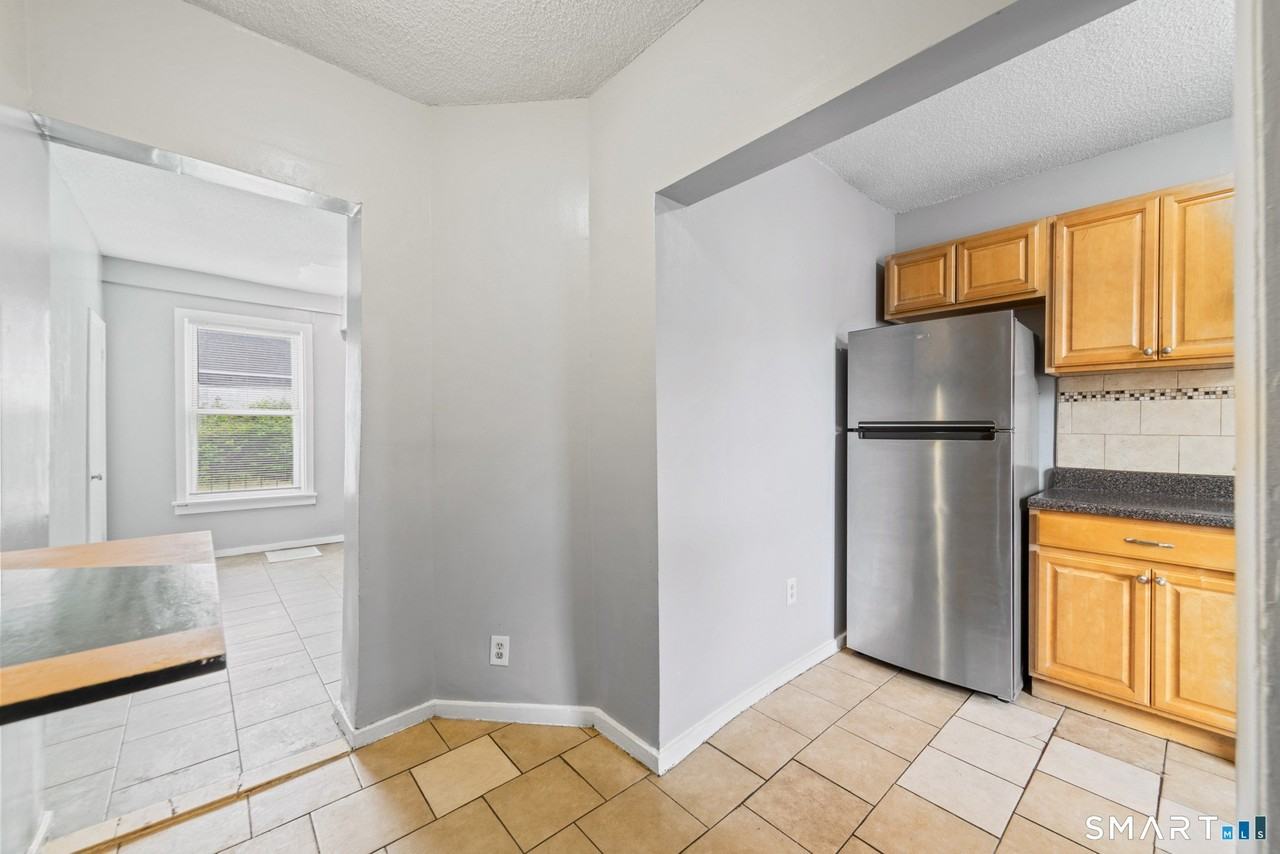 705 Dixwell Ave #1R - Photo 4 of 23