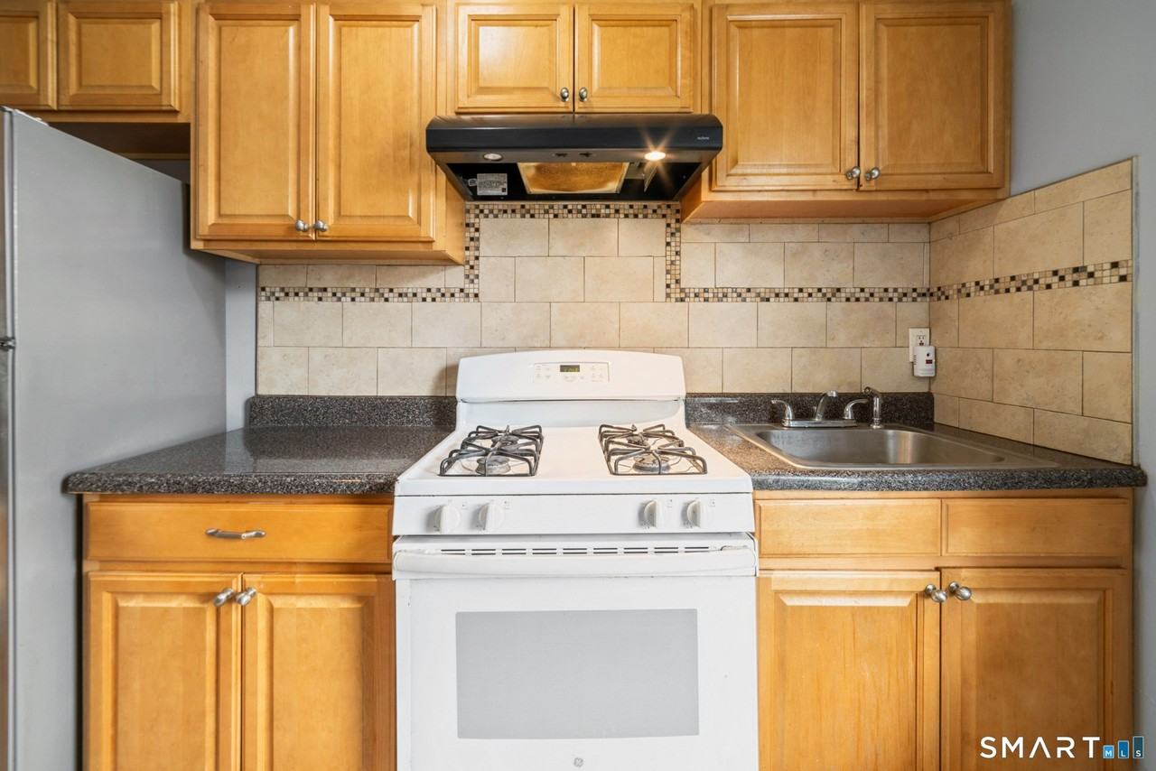 705 Dixwell Ave #1R - Photo 6 of 23