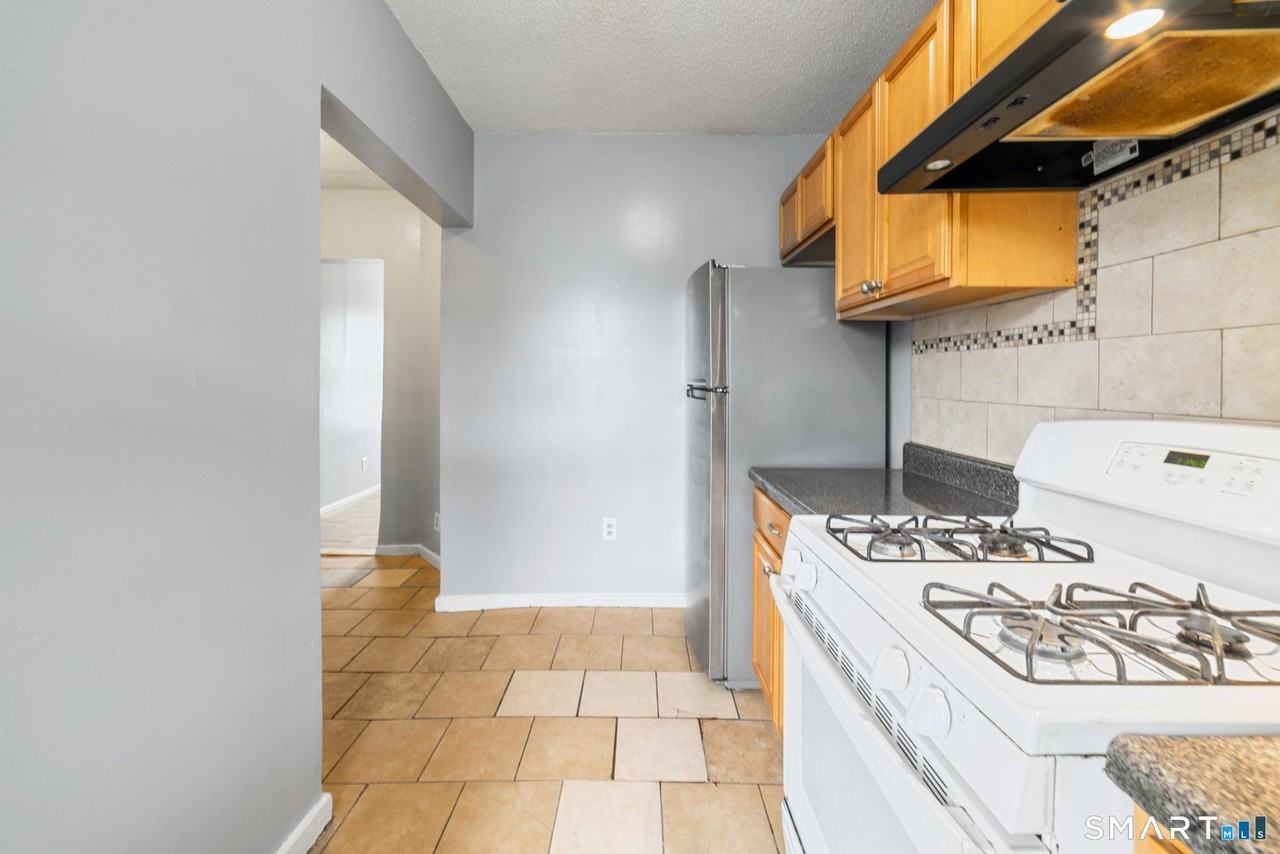 705 Dixwell Ave #1R - Photo 7 of 23
