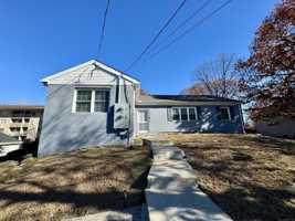 featured image of 950 Lindley St