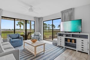 featured image of 814 Harbour Point Dr #814