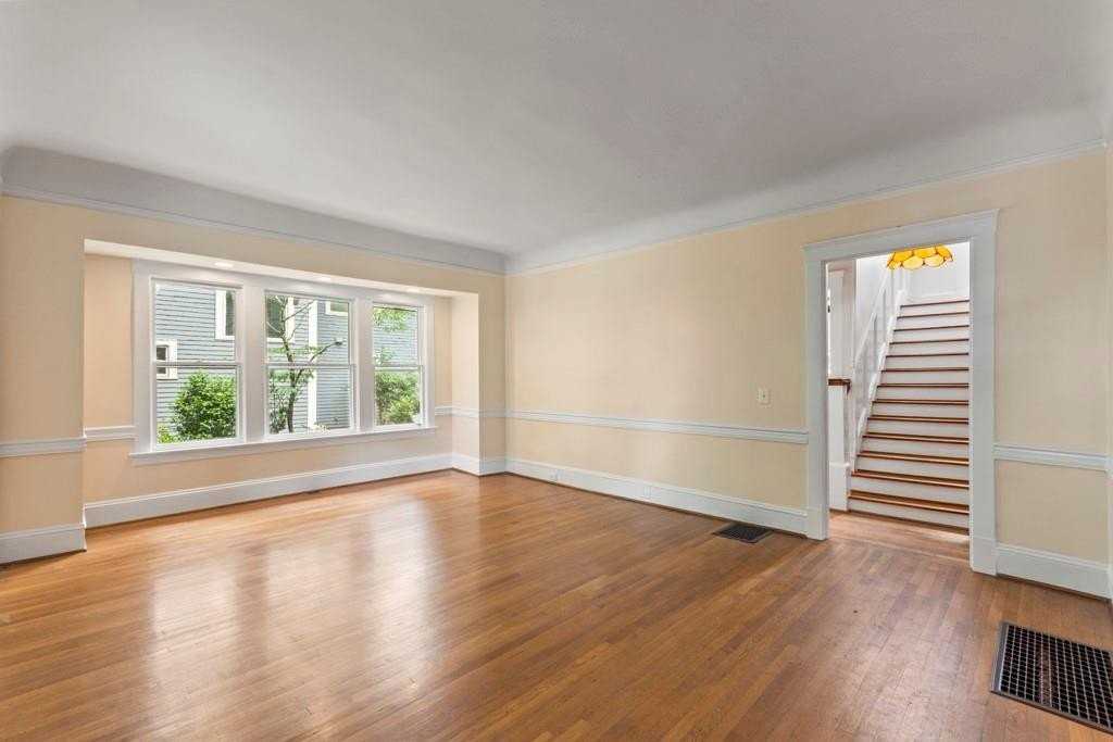 327 Adams St - Photo 4 of 34