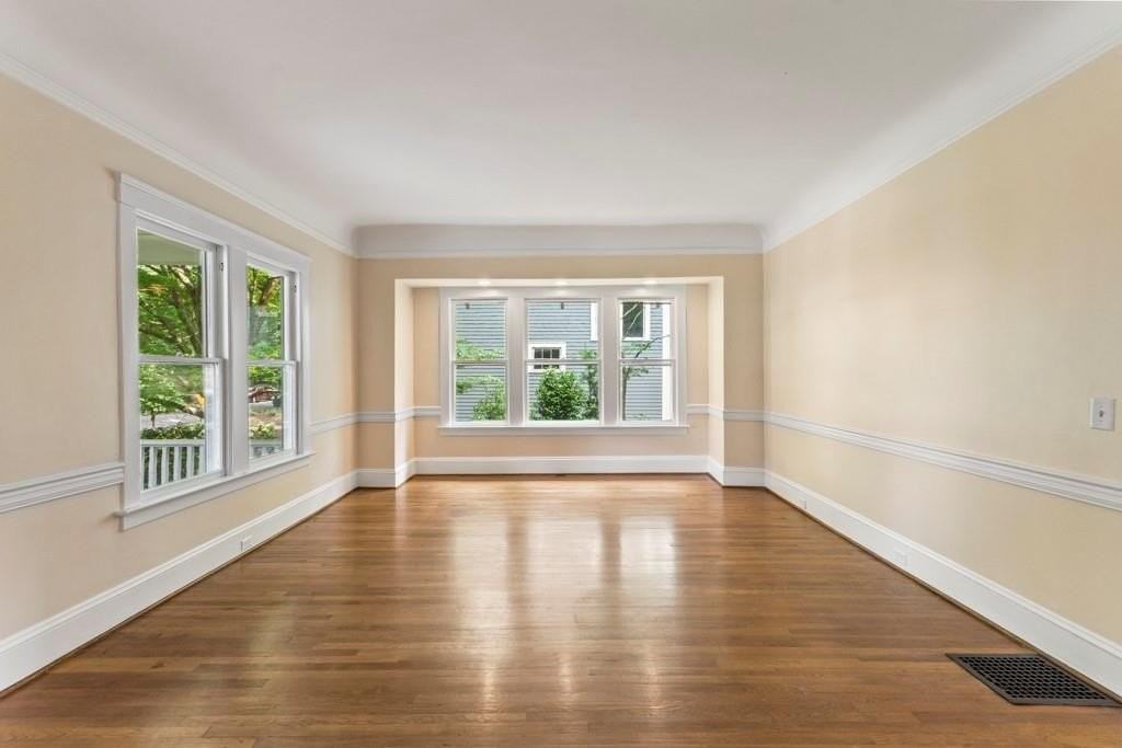 327 Adams St - Photo 5 of 34