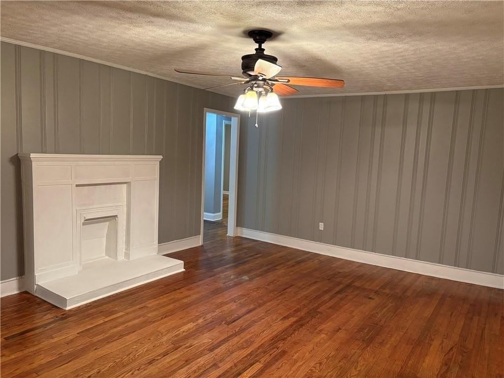 111 E Belmont Dr - Photo 4 of 12