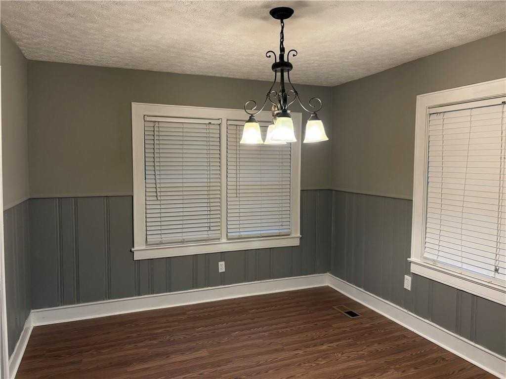 111 E Belmont Dr - Photo 6 of 12