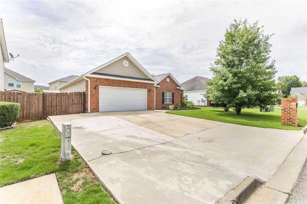 104 Bryce Dr - Photo 3 of 33