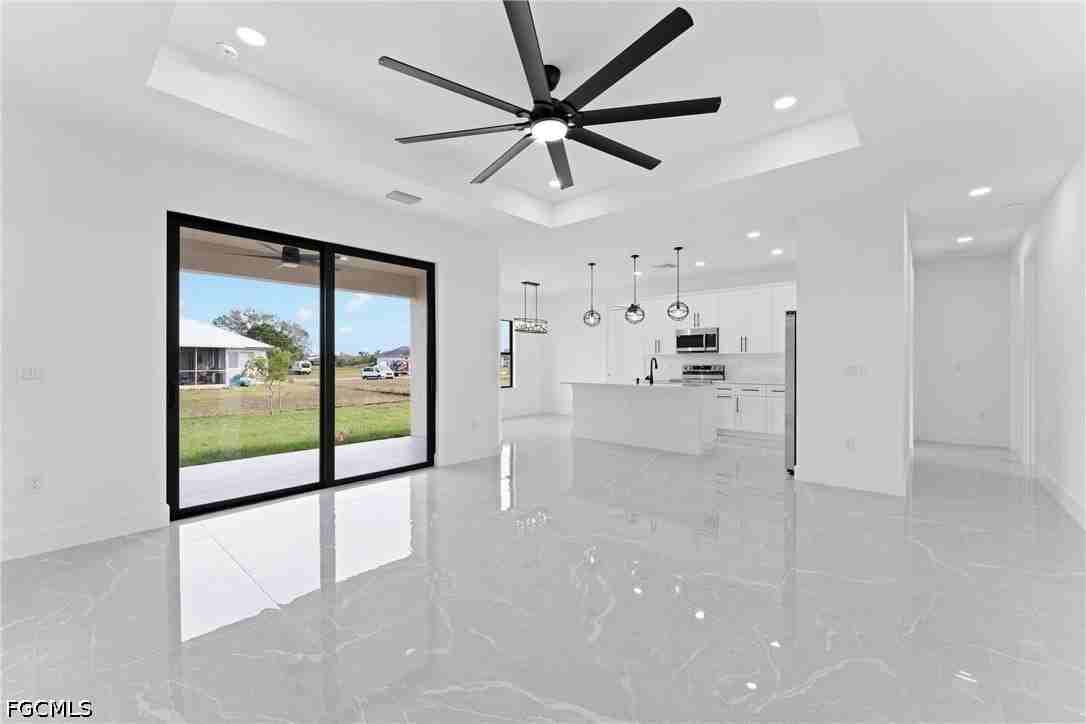 910 Atherton Ave - Photo 6 of 39