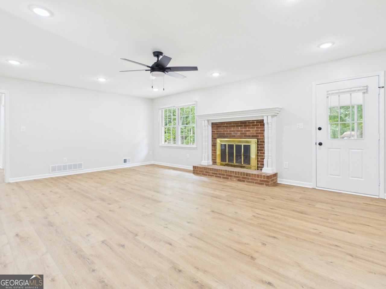 1450 Crooked Creek Rd - Photo 5 of 20