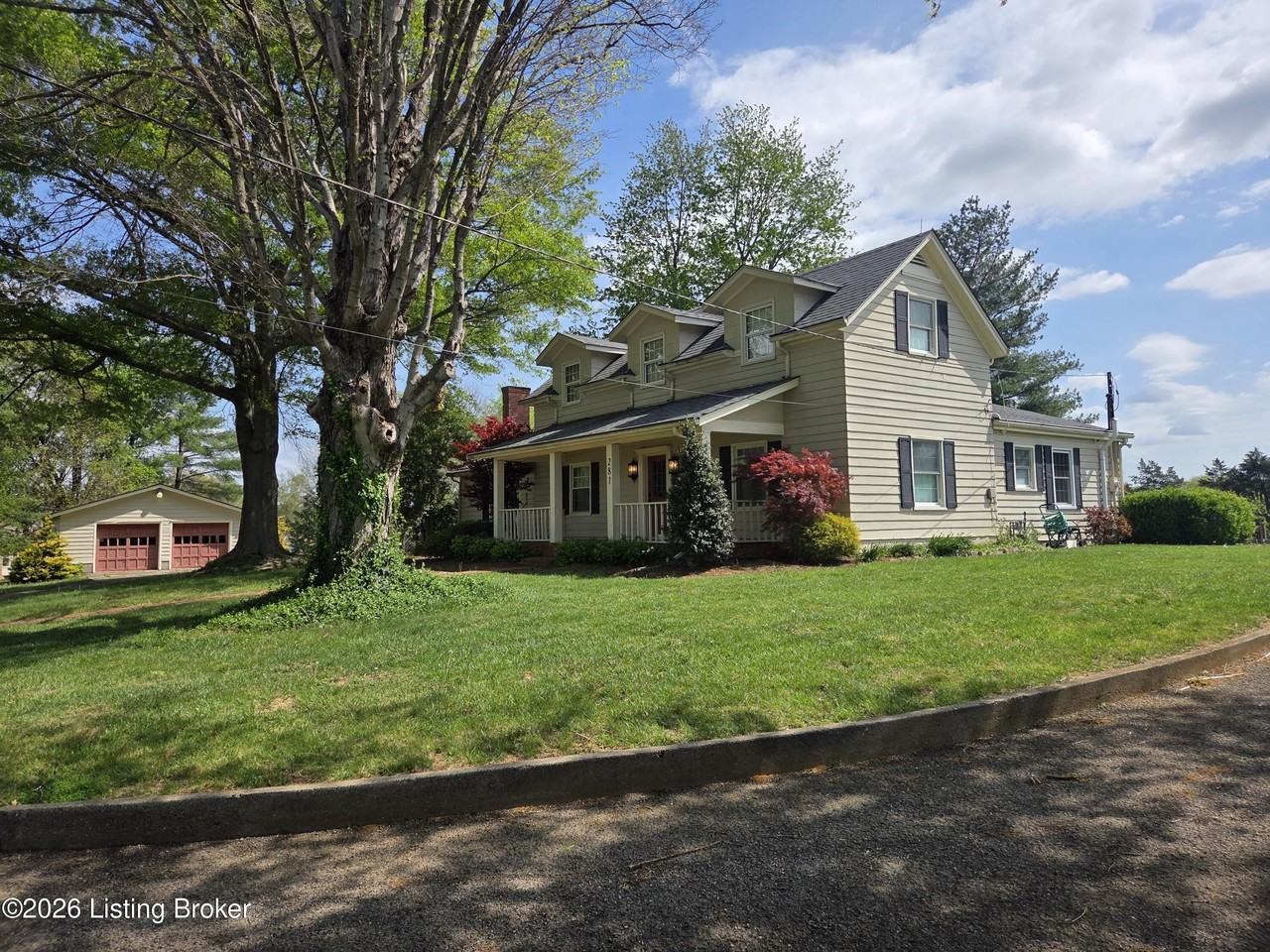 281 Meadowlark Ln - Photo 4 of 17
