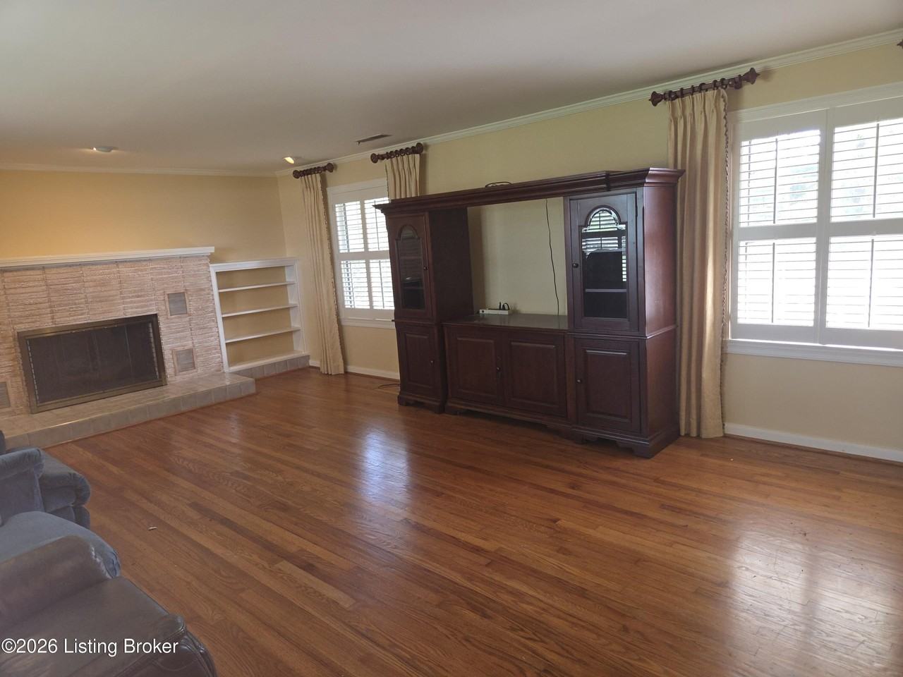 281 Meadowlark Ln - Photo 5 of 17