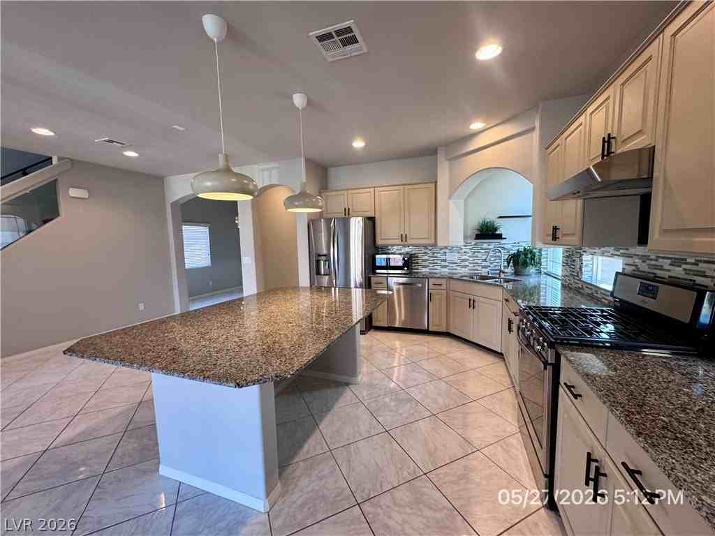 8115 Sorrel St - Photo 6 of 50