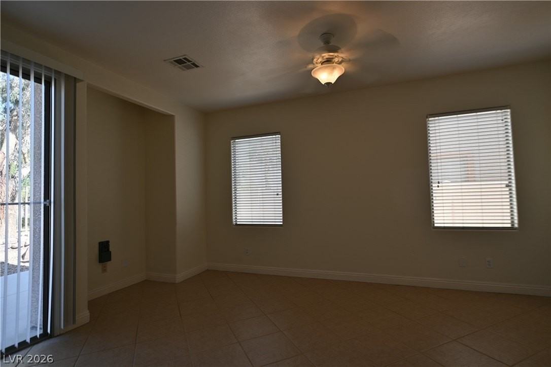 5472 Overlook Valley St - Photo 7 of 42