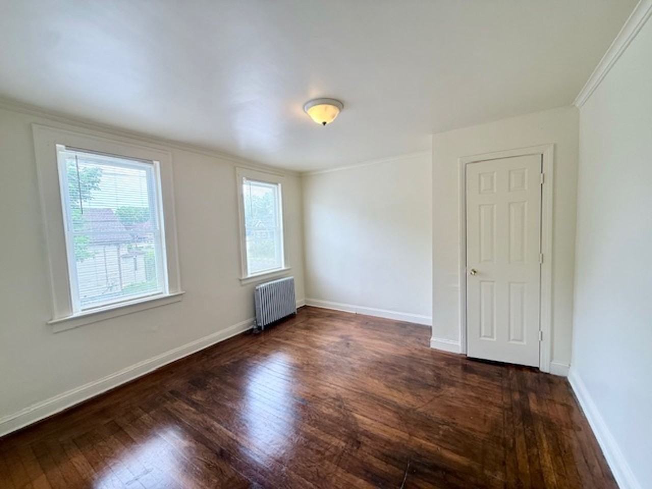 452-454 Thompson Ave - Photo 4 of 14