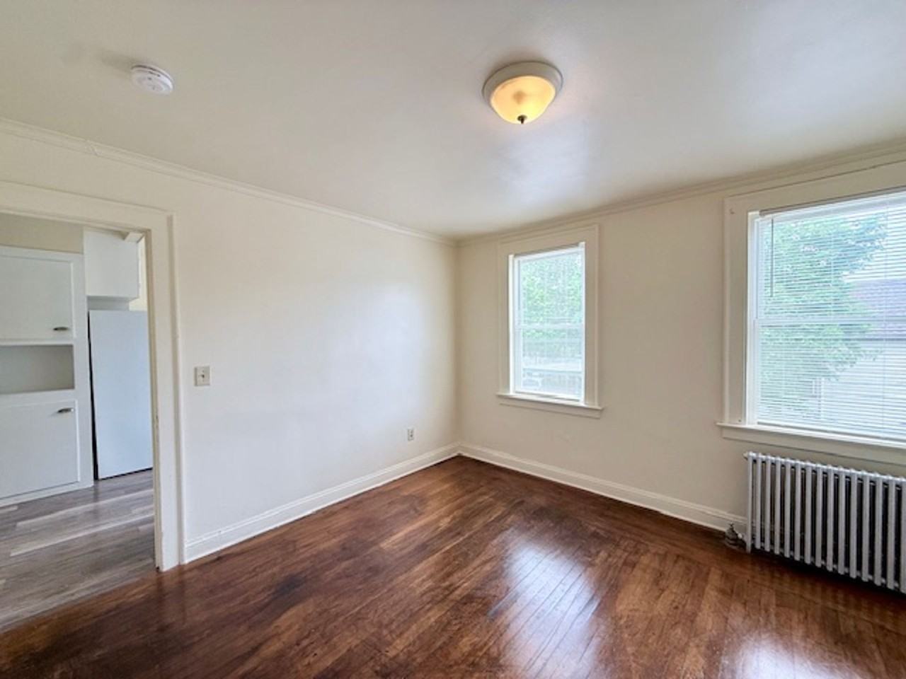 452-454 Thompson Ave - Photo 5 of 14