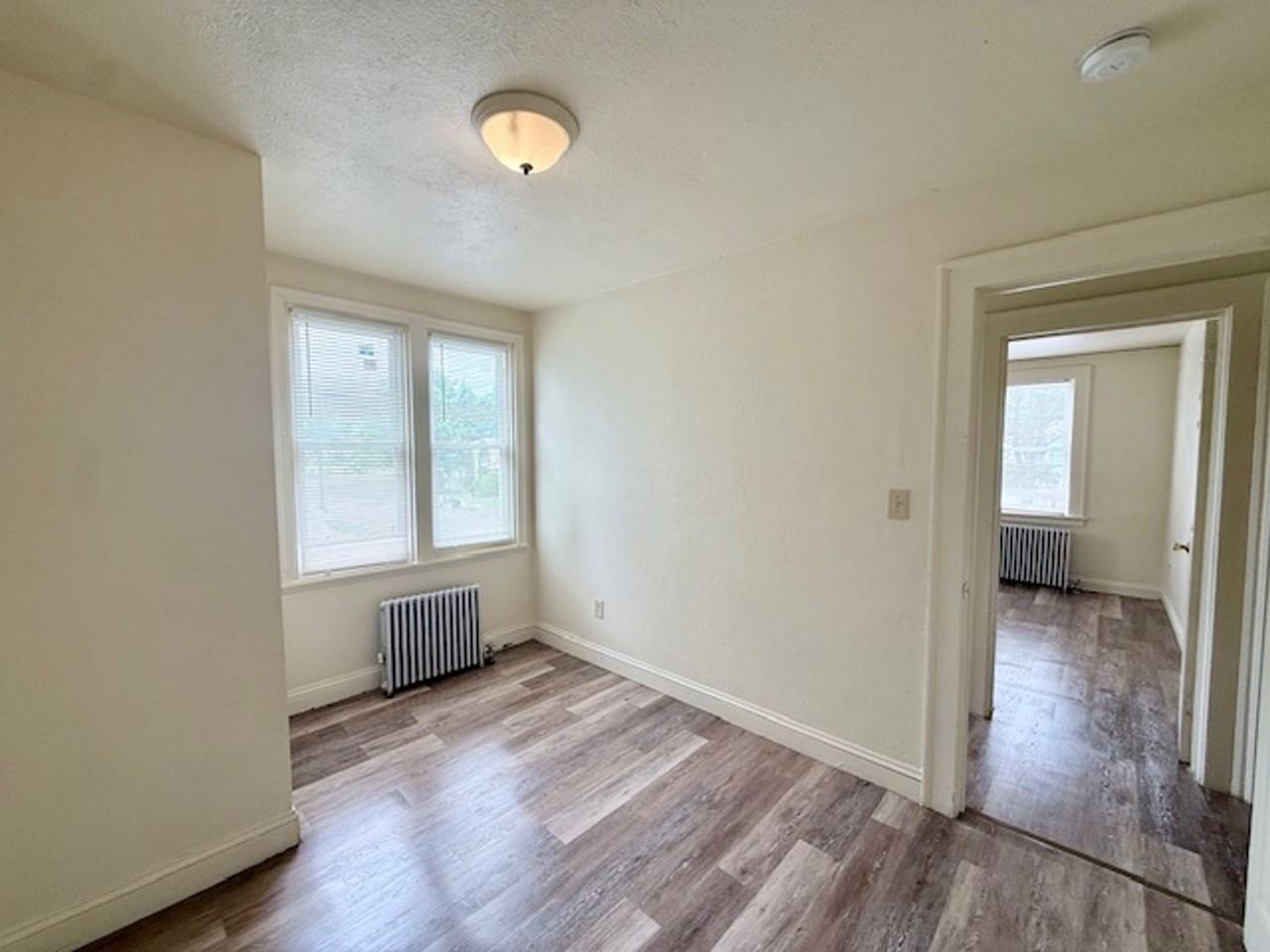 452-454 Thompson Ave - Photo 7 of 14
