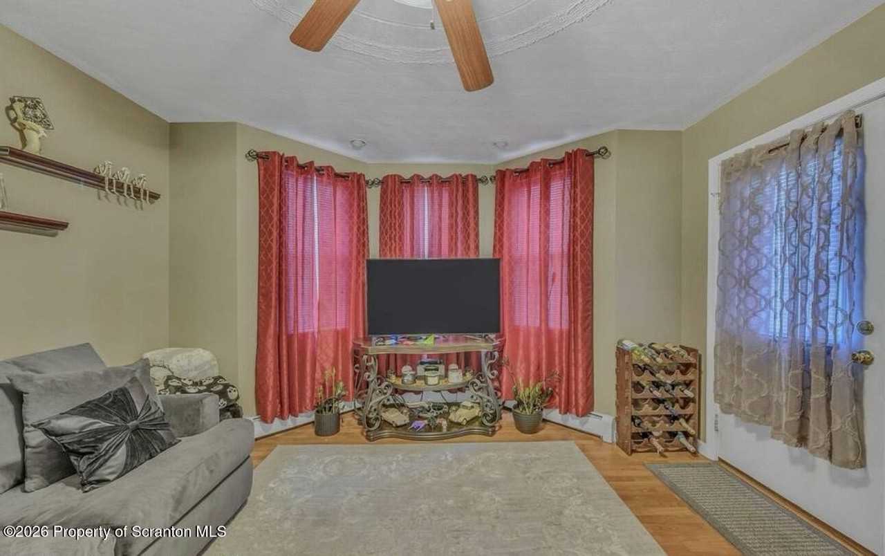 1406 Dorothy St #1stFL - Photo 2 of 20