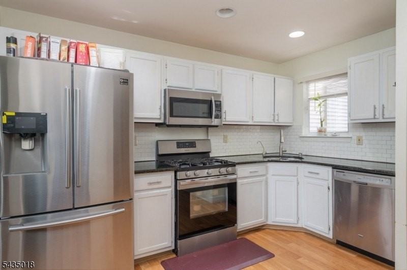 3 Constitution Ct - Photo 4 of 26
