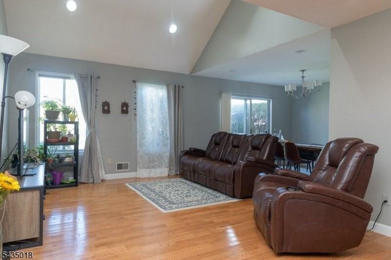 3 Constitution Ct - Photo 7 of 26