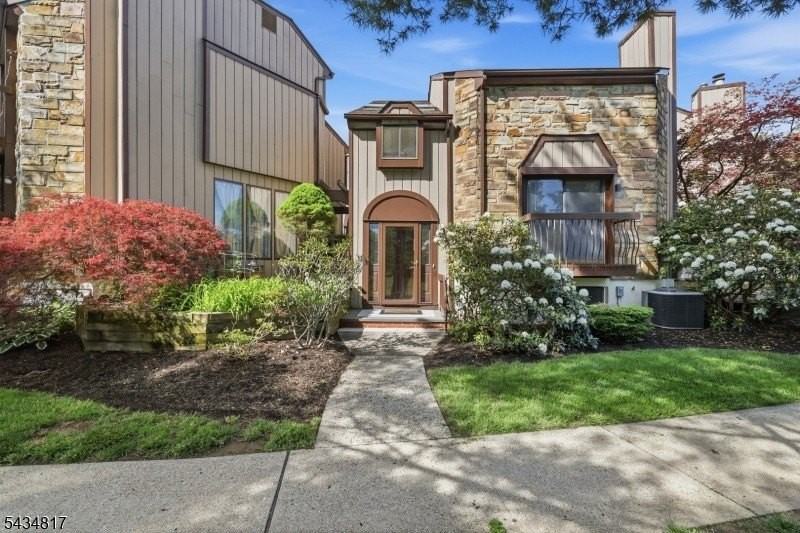 15 Delbarton Ct - Photo 2 of 37