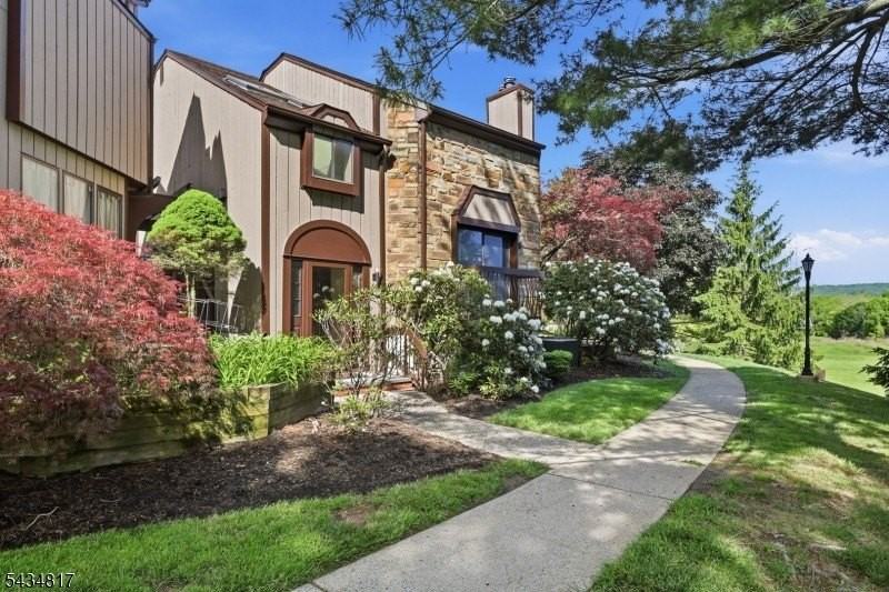 15 Delbarton Ct - Photo 3 of 37