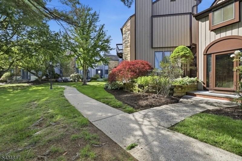 15 Delbarton Ct - Photo 4 of 37