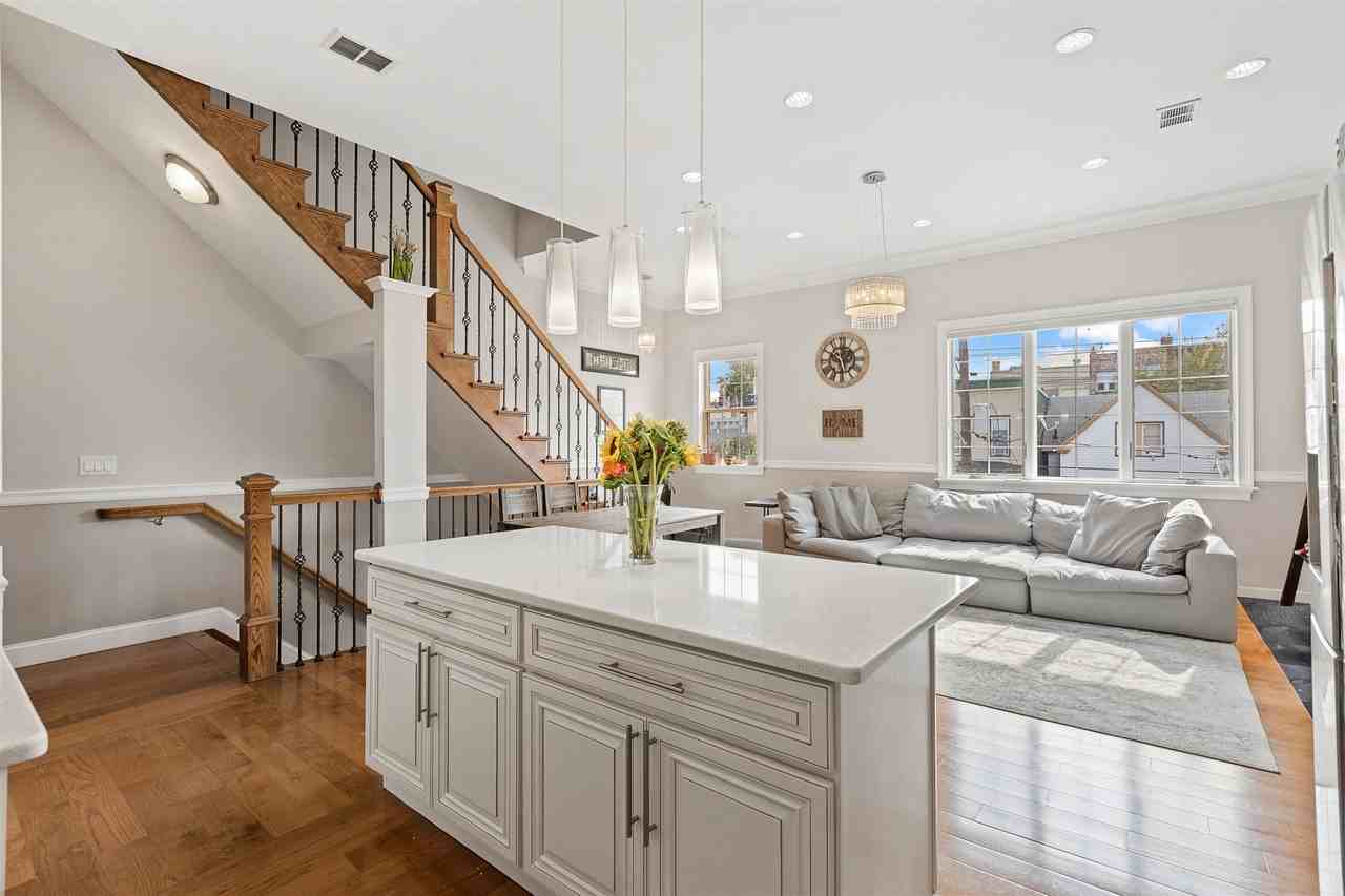 305 New York Ave #2 - Photo 5 of 16