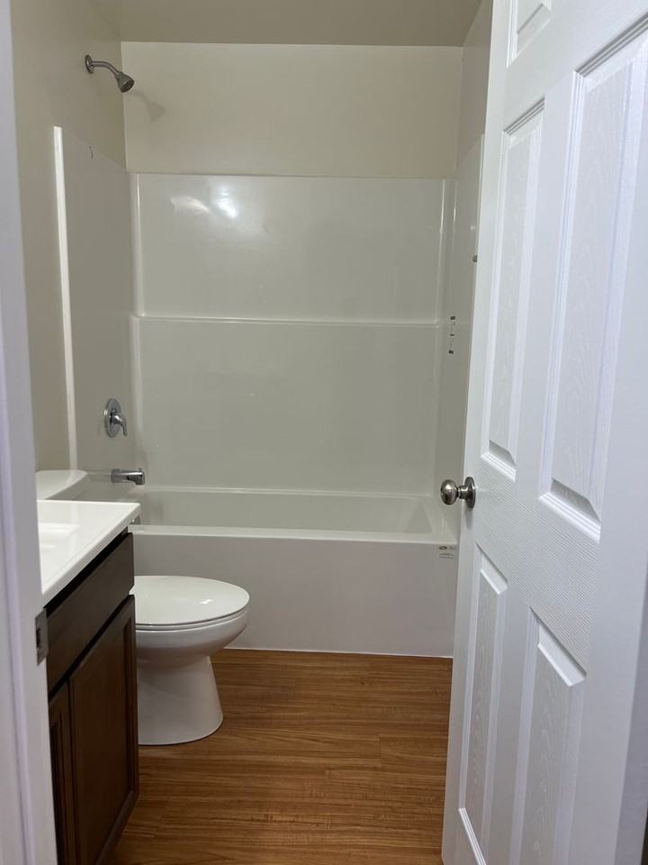 466 London Ct - Photo 2 of 19
