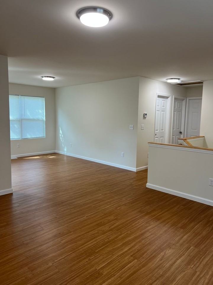466 London Ct - Photo 3 of 19