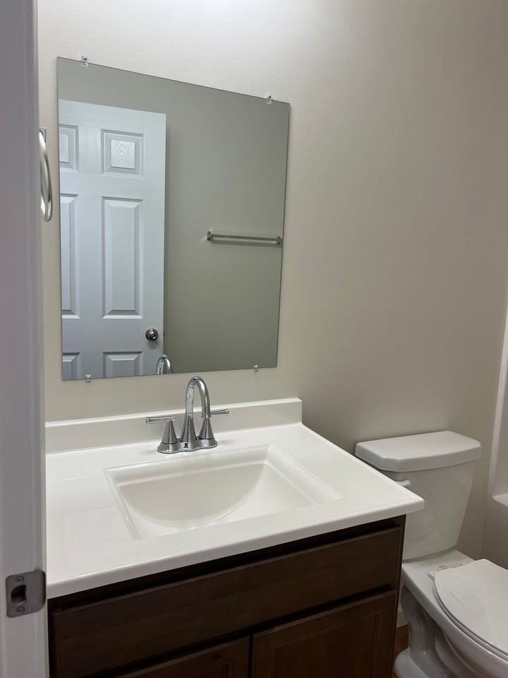 466 London Ct - Photo 5 of 19