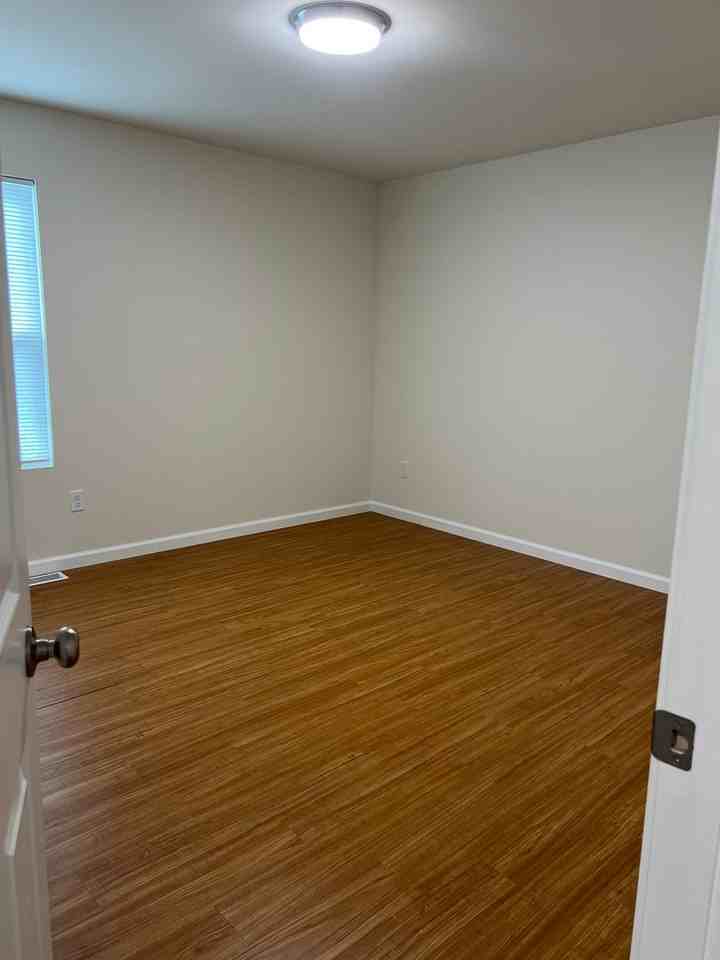 466 London Ct - Photo 6 of 19