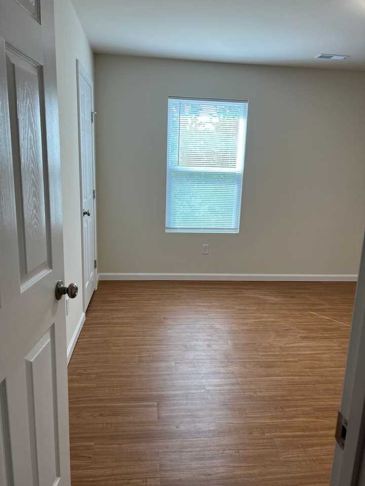476 London Ct - Photo 3 of 27