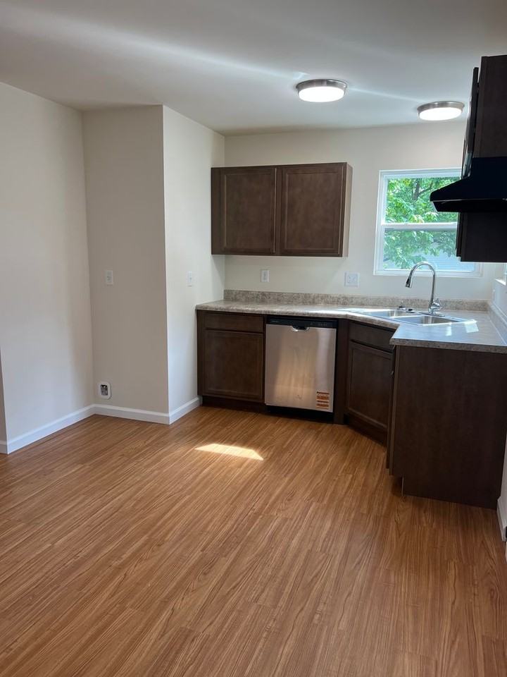 476 London Ct - Photo 6 of 27
