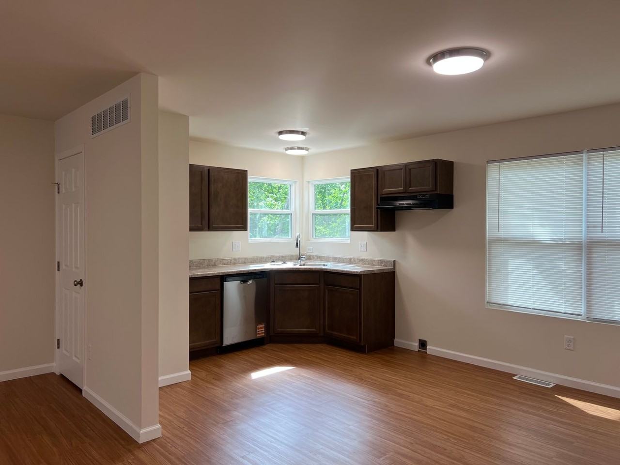 476 London Ct - Photo 7 of 27