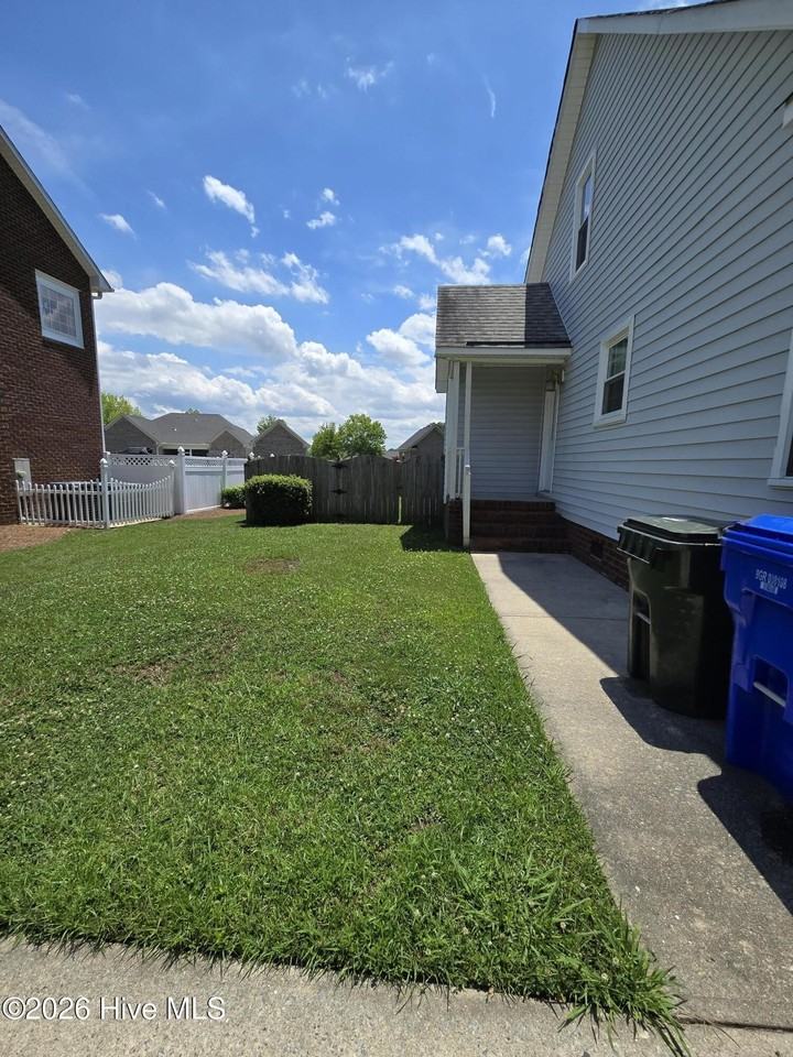 102 White Oak Dr - Photo 3 of 29