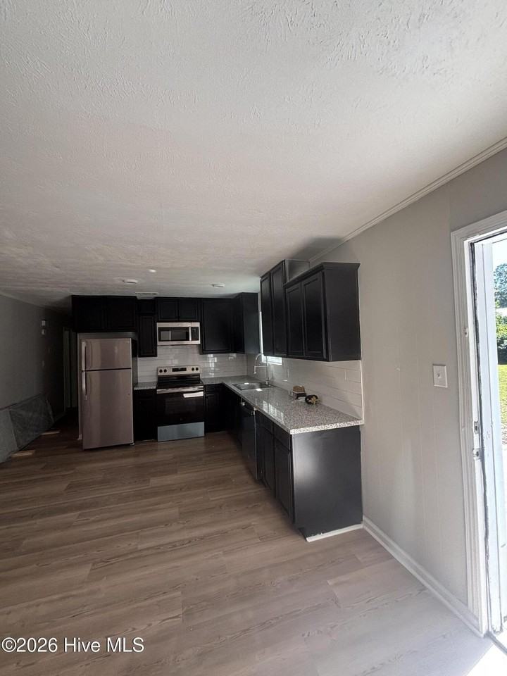 2605 Shalimar Dr - Photo 4 of 12