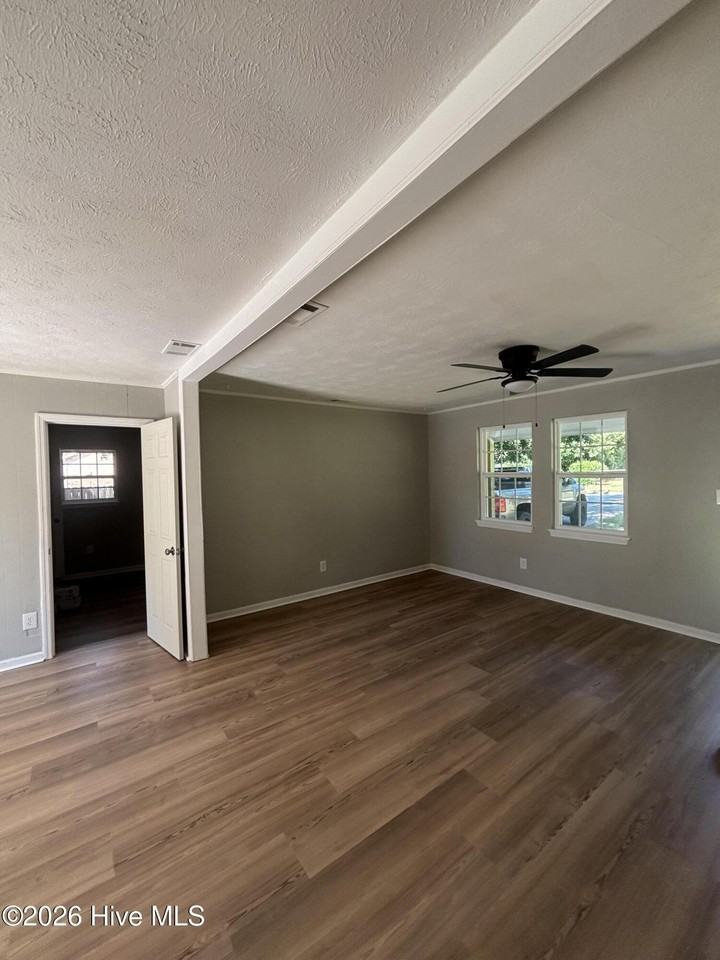 2605 Shalimar Dr - Photo 5 of 12