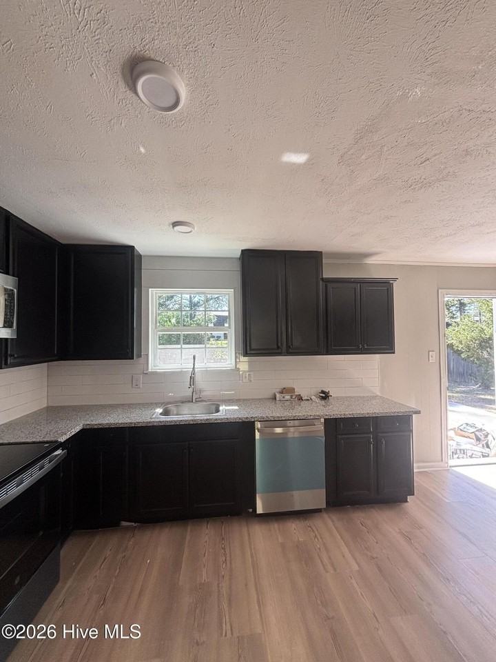2605 Shalimar Dr - Photo 6 of 12