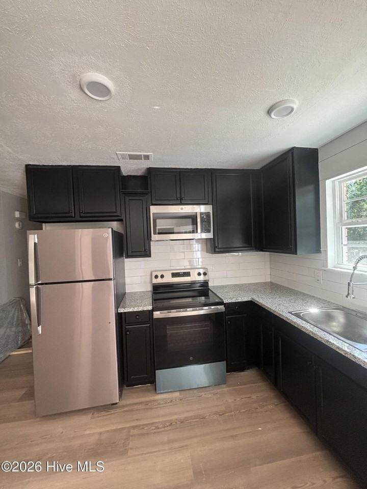 2605 Shalimar Dr - Photo 7 of 12