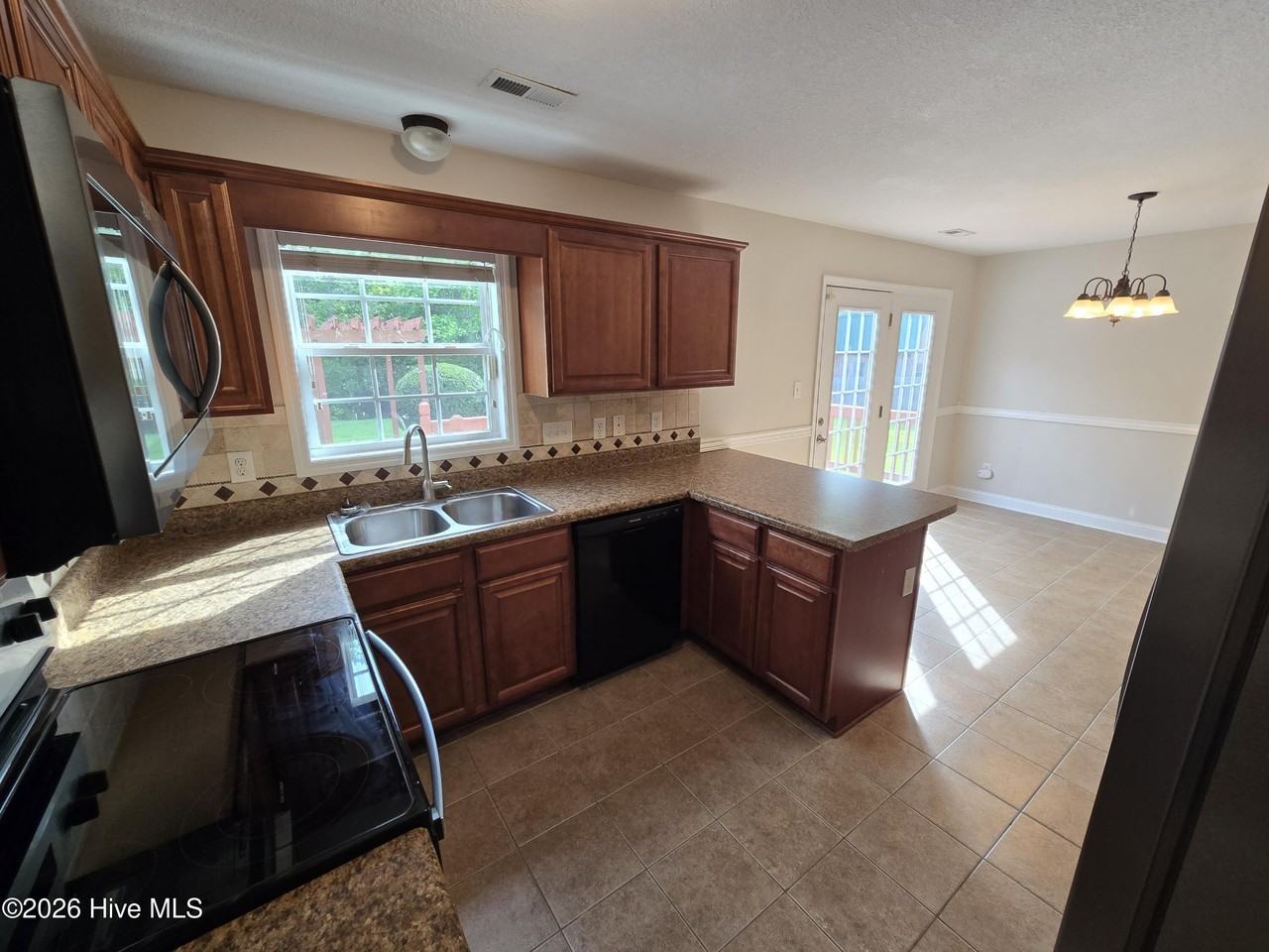 305 Cabin Cir - Photo 7 of 25