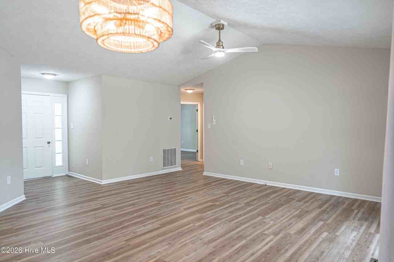 1355 Longleaf Dr E - Photo 7 of 18