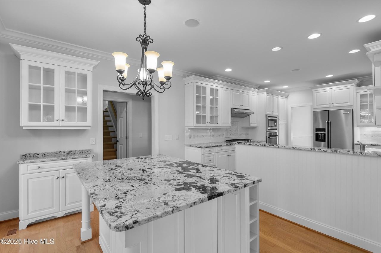 3792 Bancroft Pl - Photo 6 of 41