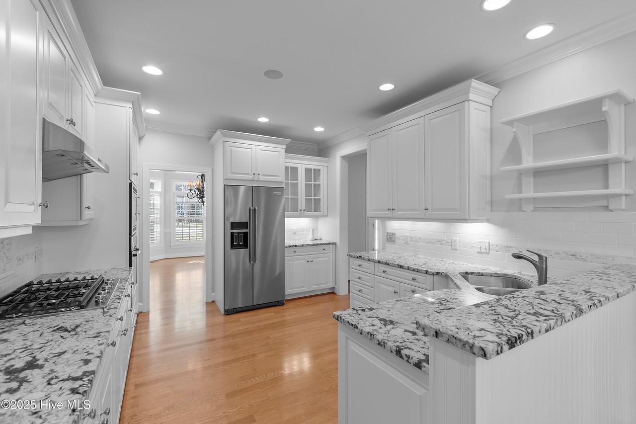 3792 Bancroft Pl - Photo 7 of 41