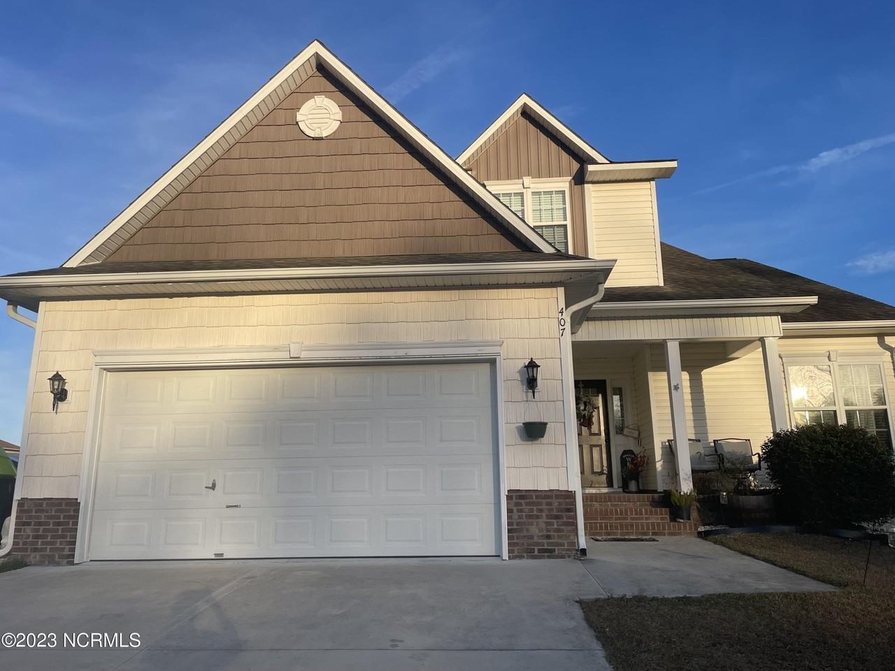 407 Sundown Ct - Photo 2 of 37