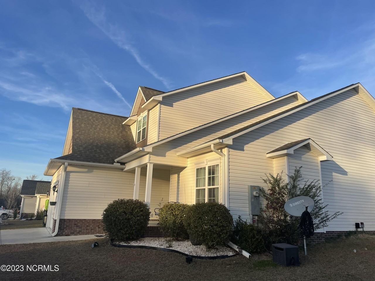 407 Sundown Ct - Photo 3 of 37