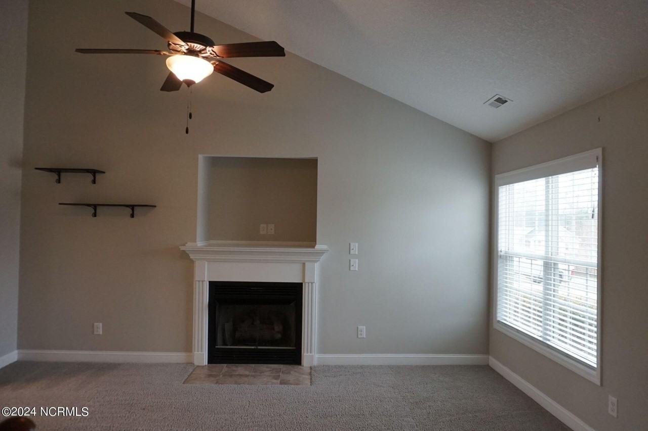 407 Sundown Ct - Photo 5 of 37