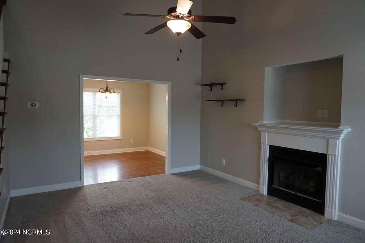 407 Sundown Ct - Photo 6 of 37