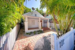 featured image of 742 Windsor Ln