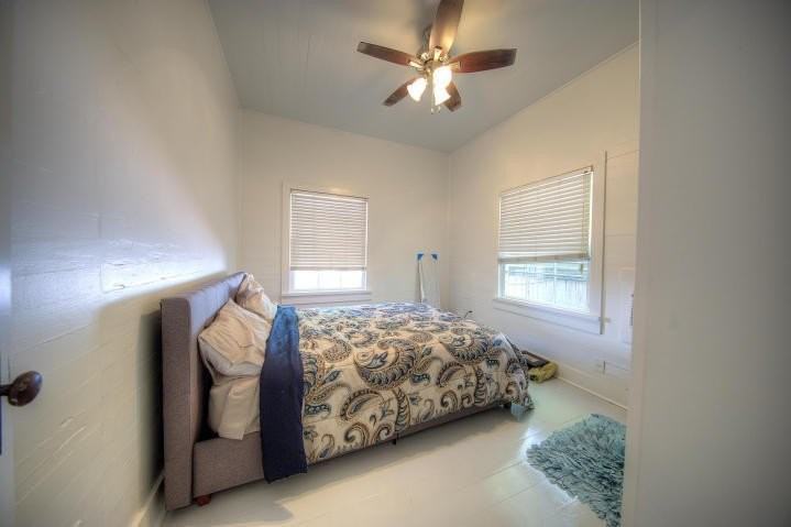 742 Windsor Ln - Photo 4 of 7