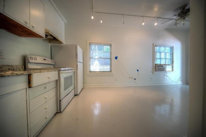 742 Windsor Ln - Photo 6 of 7