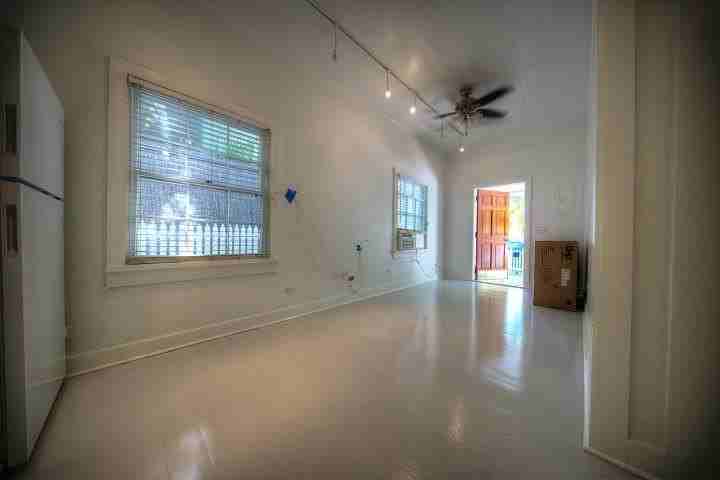 742 Windsor Ln - Photo 7 of 7